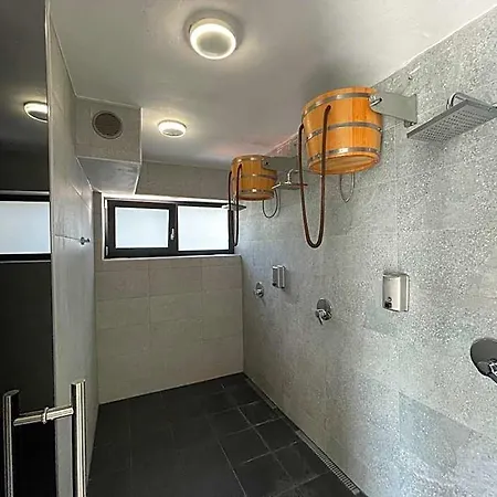 Efi Palace 3* برنو